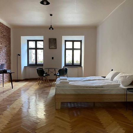 Багатомісні Апартаменти На Арсенальній Lviv Extérieur photo